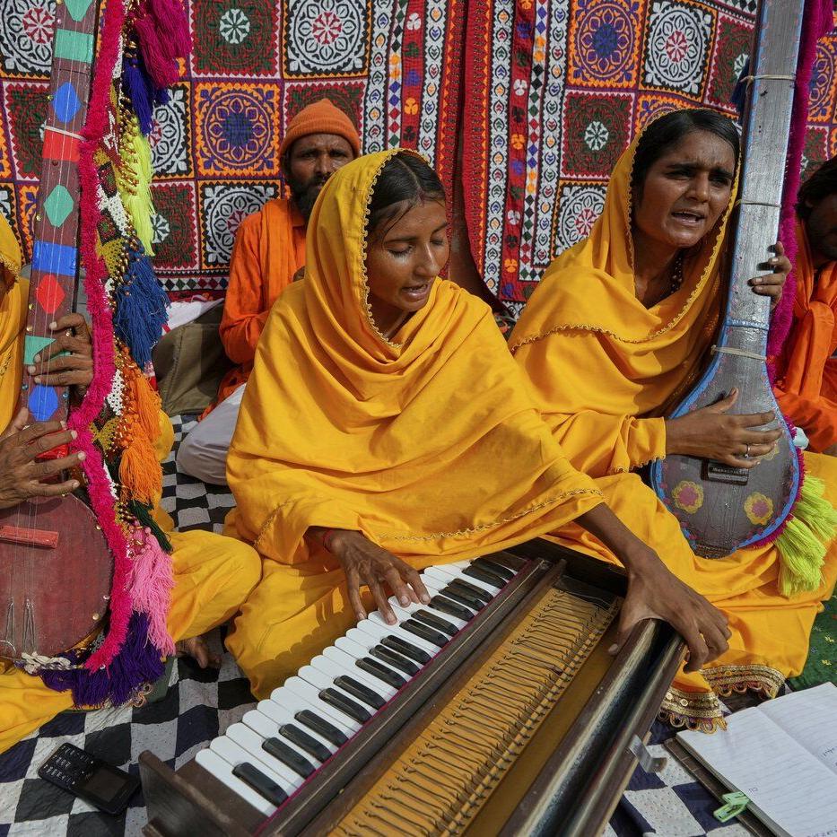 Pakistani musicians use folk songs and rap to raise climate change awareness